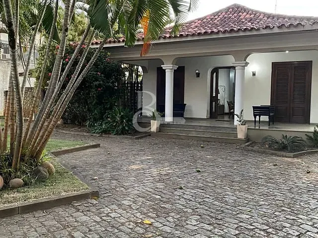 Casa com 1700m² 4 quartos e 4 banheiros, à venda, no bairro Parque Turf Club em Campos dos Goytacazes