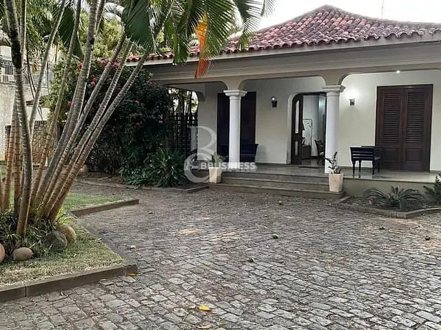 Casa com 1700m² 4 quartos e 4 banheiros, à venda, no bairro Parque Turf Club em Campos dos Goytacazes