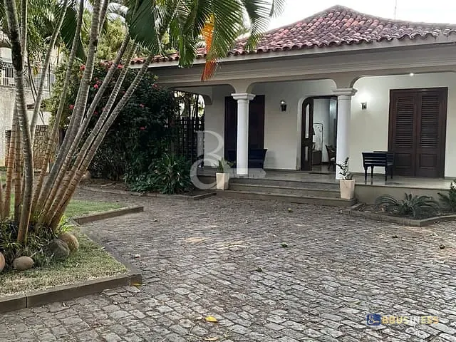 Casa com 1700m² 4 quartos e 4 banheiros, à venda, no bairro Parque Turf Club em Campos dos Goytacazes