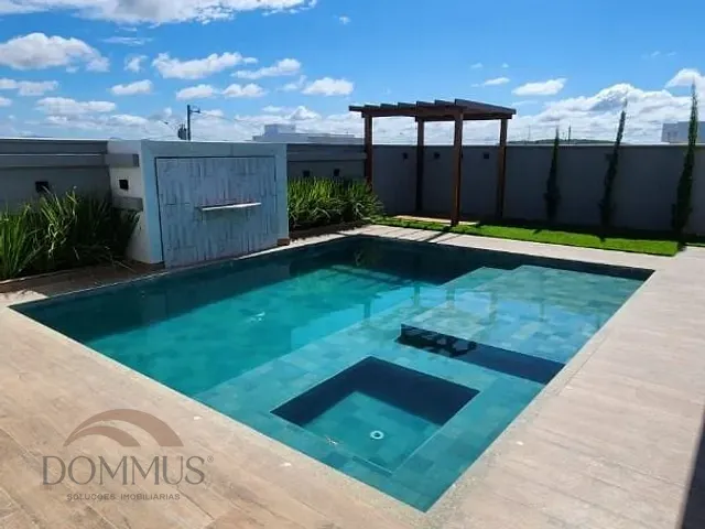 Casa com 450m² 4 quartos e 2 banheiros, à venda ou para alugar, no bairro Parques do Vale Lagoa Silvana  em Caratinga