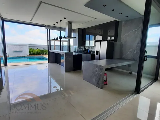 Casa com 450m² 4 quartos e 2 banheiros, à venda ou para alugar, no bairro Parques do Vale Lagoa Silvana  em Caratinga