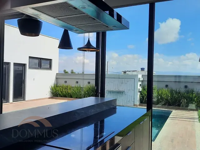 Casa com 450m² 4 quartos e 2 banheiros, à venda ou para alugar, no bairro Parques do Vale Lagoa Silvana  em Caratinga