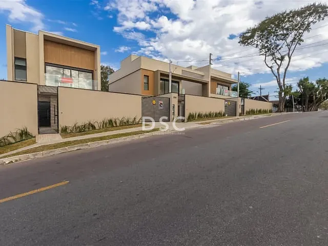 Casa 3 quartos e 3 banheiros, à venda, no bairro Uberaba em Curitiba
