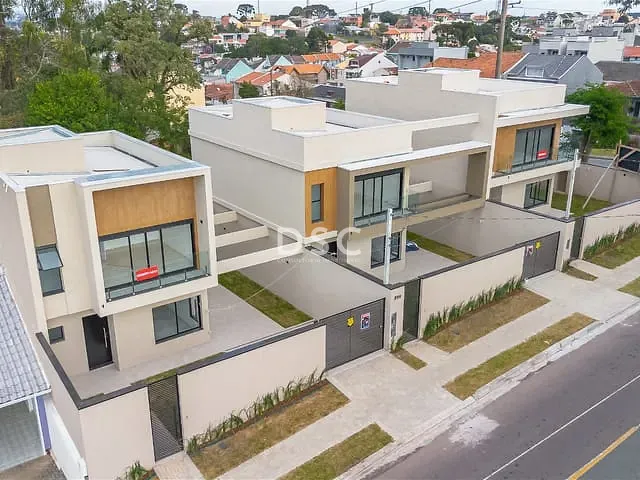 Casa 3 quartos e 3 banheiros, à venda, no bairro Uberaba em Curitiba