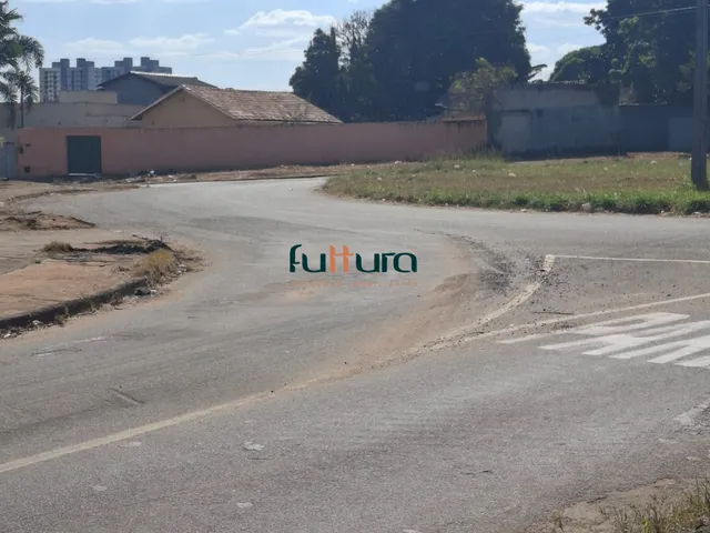 Casa com 450m² 3 quartos e 2 banheiros, para alugar, no bairro Jardim Nova Era em Aparecida de Goiânia
