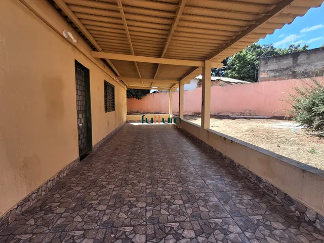 Casa com 450m² 3 quartos e 2 banheiros, para alugar, no bairro Jardim Nova Era em Aparecida de Goiânia