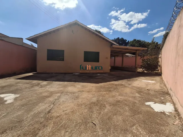 Casa com 450m² 3 quartos e 2 banheiros, para alugar, no bairro Jardim Nova Era em Aparecida de Goiânia