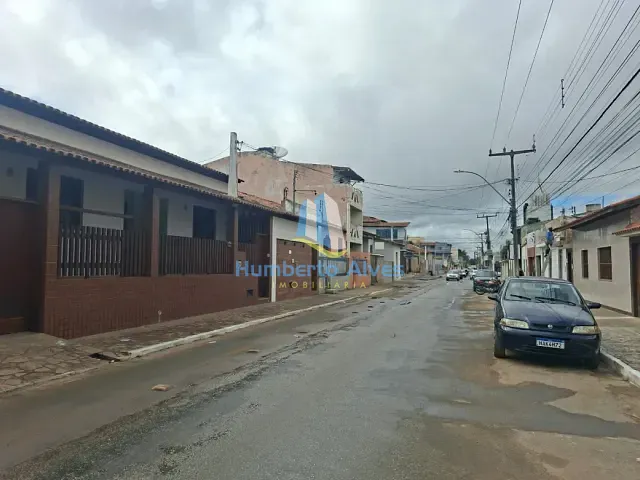Casa com 180m² 3 quartos e 2 banheiros, para alugar, no bairro Centro em Vitória da Conquista