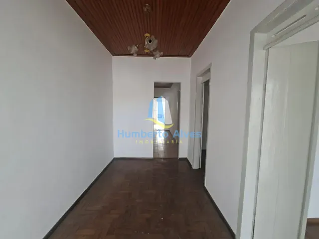 Casa com 180m² 3 quartos e 2 banheiros, para alugar, no bairro Centro em Vitória da Conquista