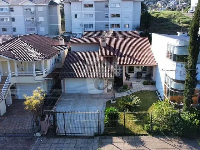 Casa com 234m² 4 quartos e 4 banheiros, à venda, no bairro Centro Administrativo em Teutônia