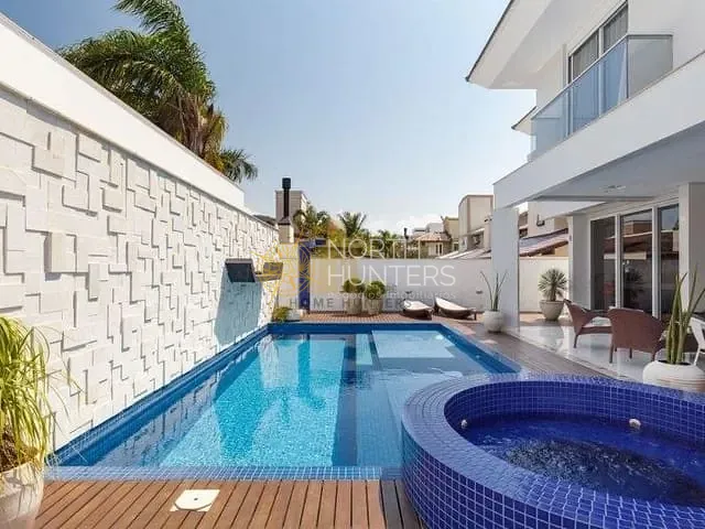 Casa com 450m² 7 quartos e 7 banheiros, para alugar, no bairro Jurerê Internacional em Florianópolis