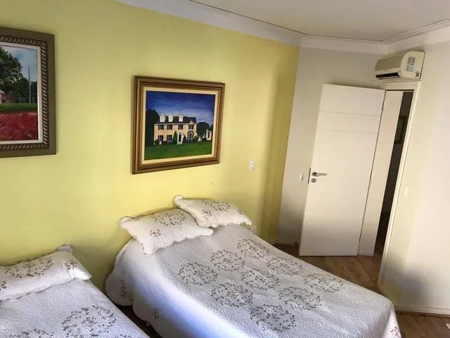 Casa com 10m² 4 quartos e 6 banheiros, à venda, no bairro Alphaville Imbuias em Londrina