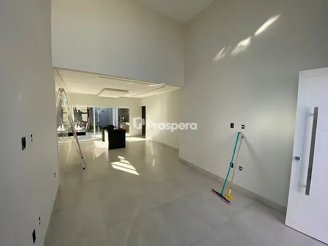Casa com 300m² 3 quartos e 2 banheiros, à venda, no bairro Residencial Cerejeiras em Anápolis
