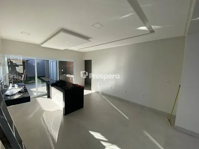 Casa com 300m² 3 quartos e 2 banheiros, à venda, no bairro Residencial Cerejeiras em Anápolis