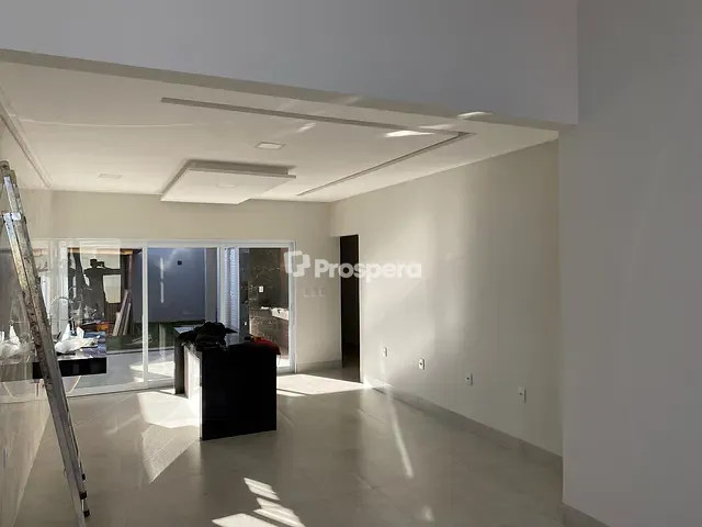 Casa com 300m² 3 quartos e 2 banheiros, à venda, no bairro Residencial Cerejeiras em Anápolis