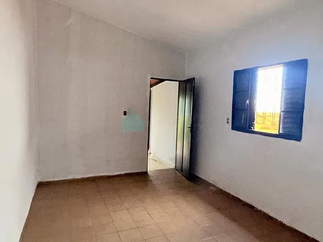Casa 2 quartos e 2 banheiros, à venda, no bairro Loteamento Santa Terezinha em Catalão