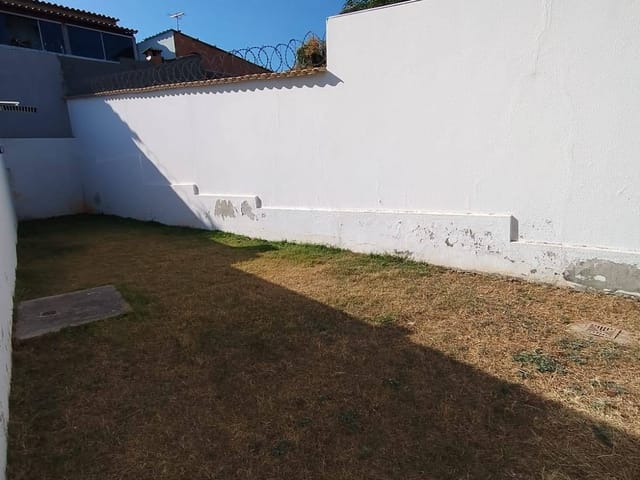 Casa 3 quartos e 1 banheiro, à venda, no bairro Nacional em Contagem