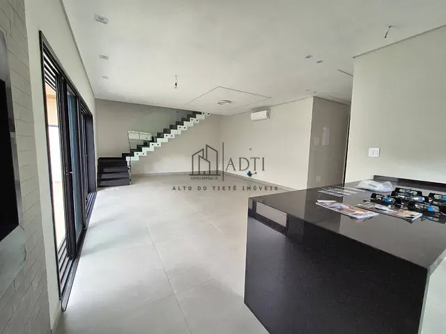Casa com 250m² 3 quartos e 4 banheiros, à venda, no bairro Cézar de Souza em Mogi das Cruzes