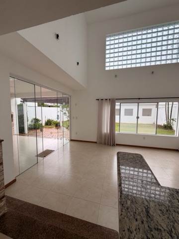 Casa com 480m² 5 quartos e 5 banheiros, à venda, no bairro Parque Califórnia em Campos dos Goytacazes