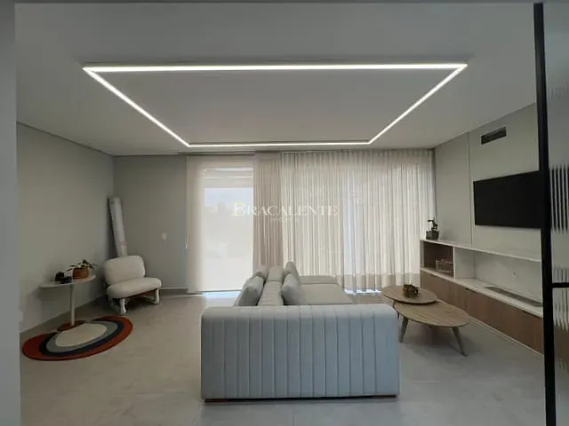 Casa com 134m² 3 quartos e 3 banheiros, à venda, no bairro Chácaras Silvania em Valinhos
