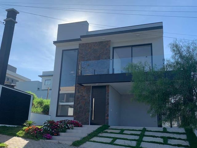 Casa 3 quartos e 5 banheiros, à venda, no bairro Cézar de Souza em Mogi das Cruzes