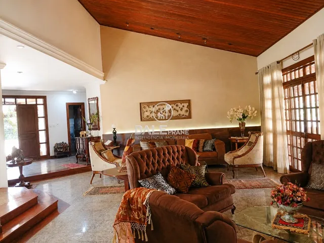 Casa com 3333m² 4 quartos e 6 banheiros, à venda, no bairro Park Way em Brasília