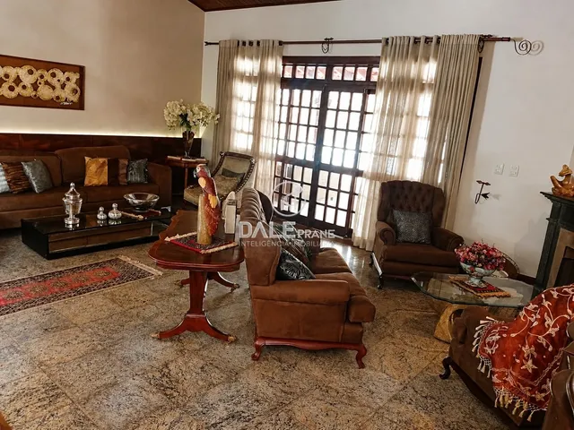 Casa com 3333m² 4 quartos e 6 banheiros, à venda, no bairro Park Way em Brasília