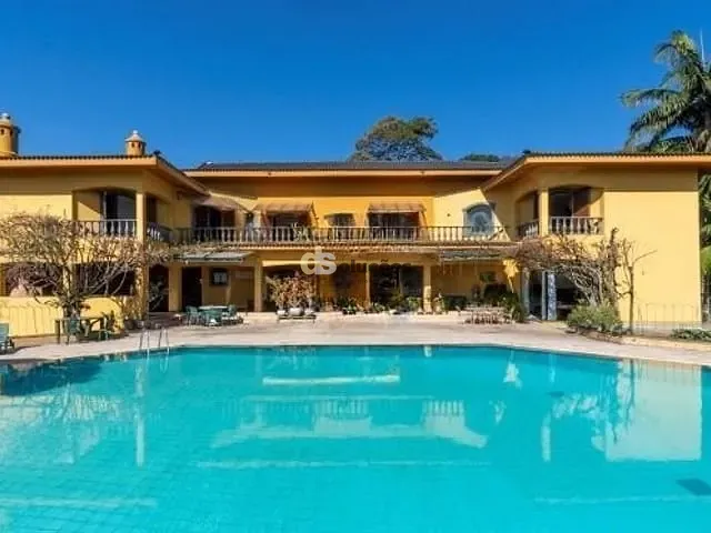 Casa com 1224m² 6 quartos e 7 banheiros, à venda, no bairro Condomínio Iolanda em Taboão da Serra