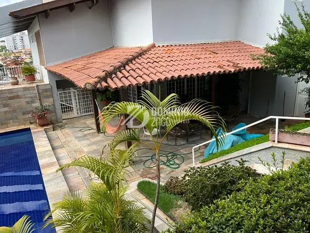 Casa com 700m² 4 quartos e 5 banheiros, à venda, no bairro São Sebastião em Uberaba