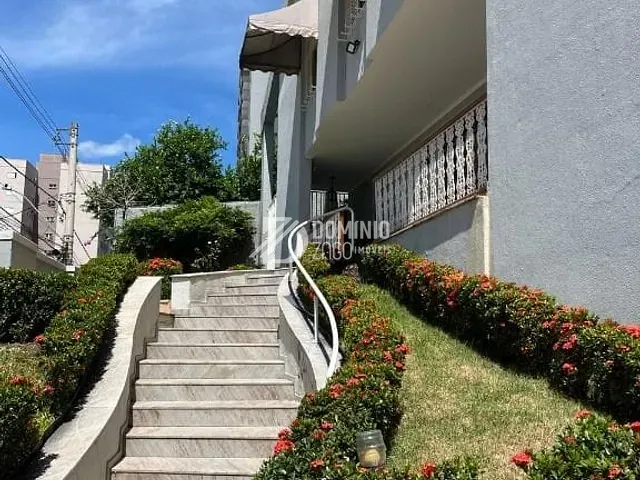 Casa com 700m² 4 quartos e 5 banheiros, à venda, no bairro São Sebastião em Uberaba