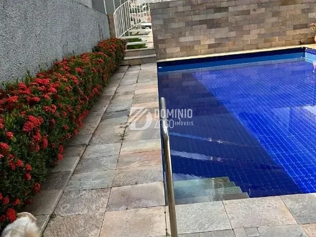 Casa com 700m² 4 quartos e 5 banheiros, à venda, no bairro São Sebastião em Uberaba