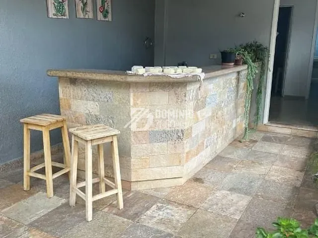 Casa com 700m² 4 quartos e 5 banheiros, à venda, no bairro São Sebastião em Uberaba