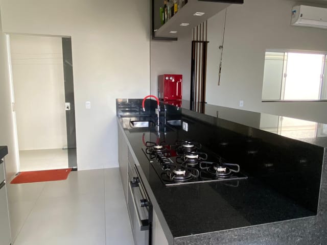 Casa com 500m² 2 quartos e 3 banheiros, à venda, no bairro JARDIM EUROPA em Nova Mutum