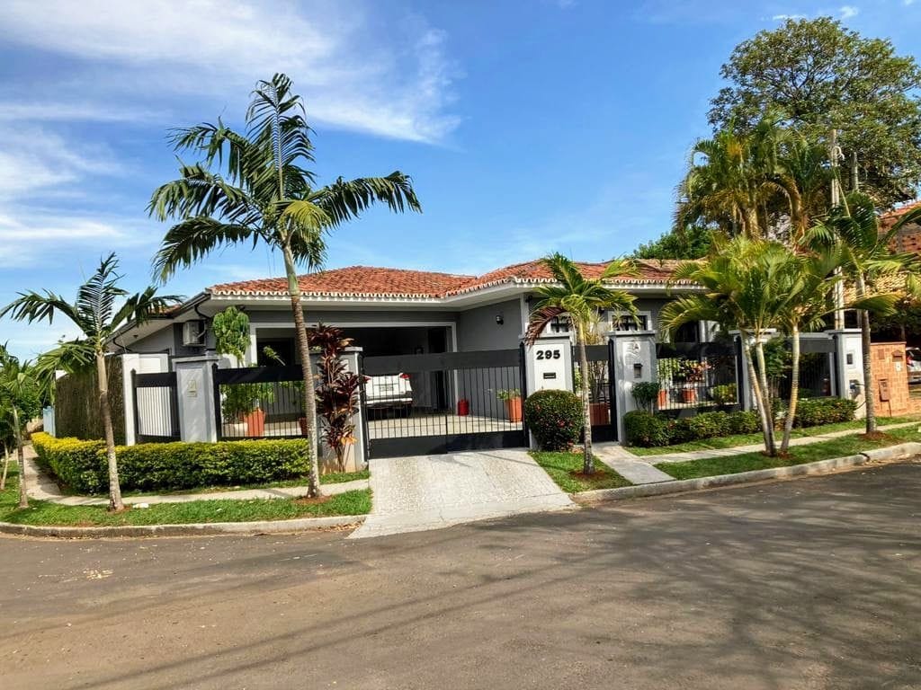 Casa, 4 quartos, 260 m² - Foto 1