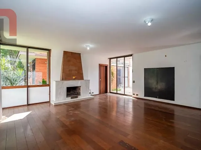 Casa com 823m² 5 quartos e 6 banheiros, para alugar, no bairro Alto da Rua XV em Curitiba