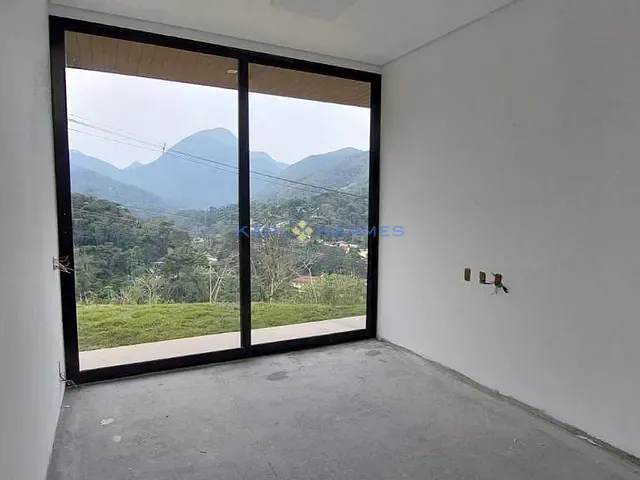 Casa com 1000m² 3 quartos e 3 banheiros, à venda, no bairro Itaipava em Petrópolis