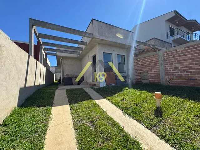 Casa com 163m² 3 quartos e 2 banheiros, à venda, no bairro Campo Pequeno em Colombo