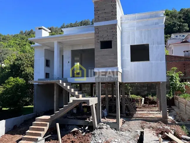 Casa com 74m² 3 quartos e 1 banheiro, à venda, no bairro Sintrial em Concórdia