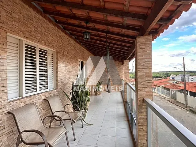 Casa 3 quartos e 4 banheiros, à venda, no bairro Esplanada em Bom Despacho