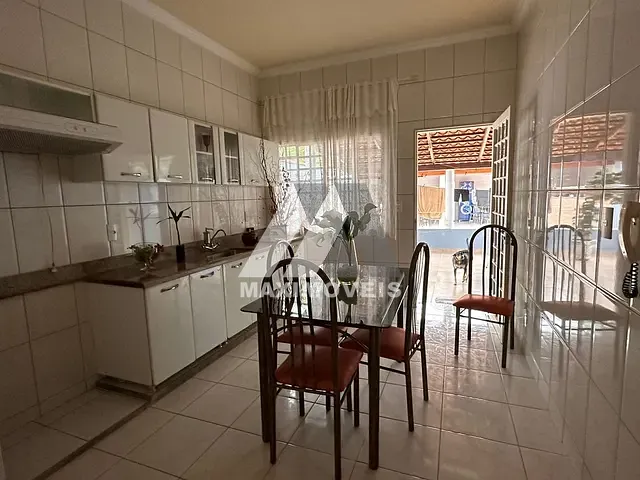 Casa 3 quartos e 4 banheiros, à venda, no bairro Esplanada em Bom Despacho