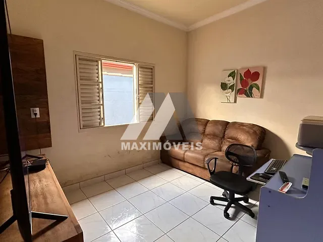 Casa 3 quartos e 4 banheiros, à venda, no bairro Esplanada em Bom Despacho