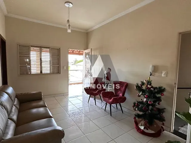 Casa 3 quartos e 4 banheiros, à venda, no bairro Esplanada em Bom Despacho