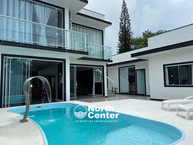 Casa com 405m² 4 quartos e 4 banheiros, à venda, no bairro Costeira em Balneário Barra do Sul