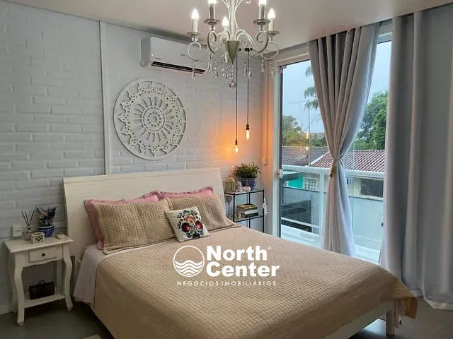 Casa com 405m² 4 quartos e 4 banheiros, à venda, no bairro Costeira em Balneário Barra do Sul