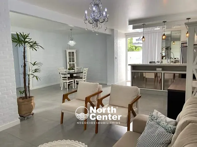 Casa com 405m² 4 quartos e 4 banheiros, à venda, no bairro Costeira em Balneário Barra do Sul