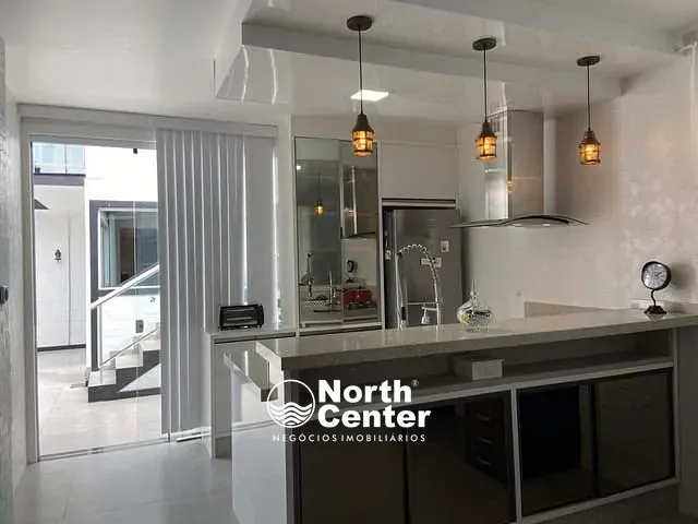 Casa com 405m² 4 quartos e 4 banheiros, à venda, no bairro Costeira em Balneário Barra do Sul