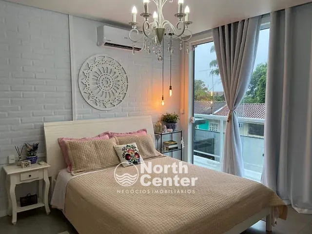 Casa com 405m² 4 quartos e 4 banheiros, à venda, no bairro Costeira em Balneário Barra do Sul
