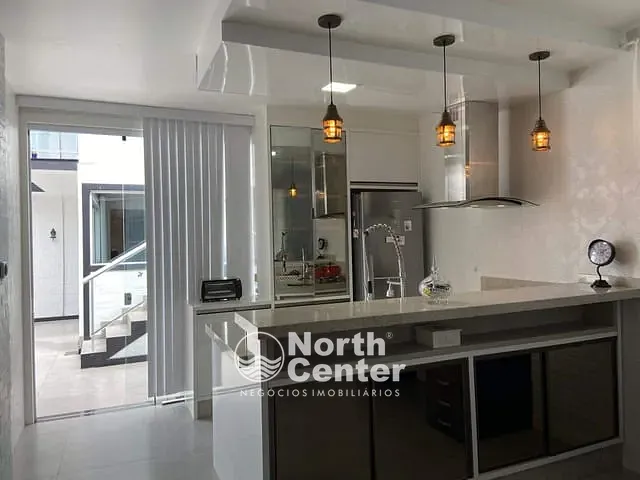 Casa com 405m² 4 quartos e 4 banheiros, à venda, no bairro Costeira em Balneário Barra do Sul