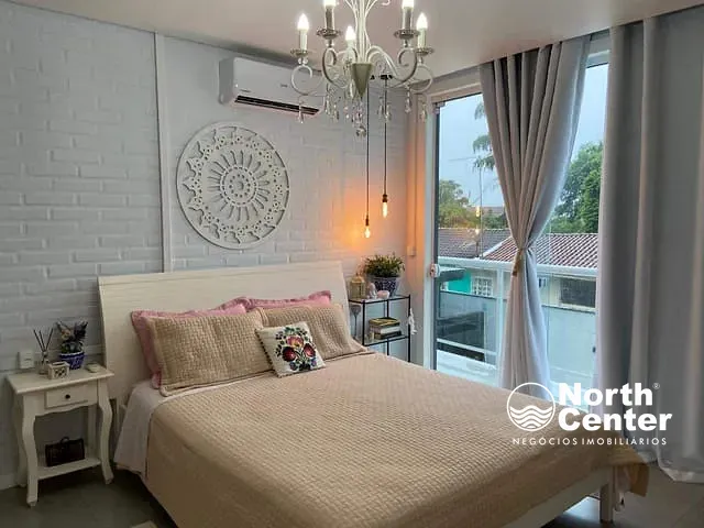 Casa com 405m² 4 quartos e 4 banheiros, à venda, no bairro Costeira em Balneário Barra do Sul