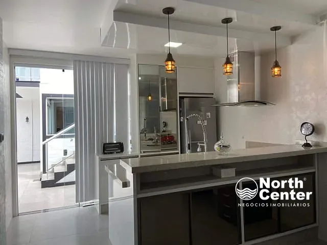 Casa com 405m² 4 quartos e 4 banheiros, à venda, no bairro Costeira em Balneário Barra do Sul